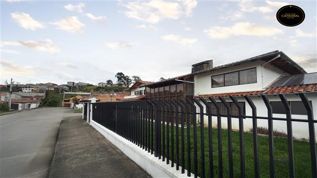 Villa Casa de Venta en Cuenca Ecuador sector Ciudadela de los Ingenieros 