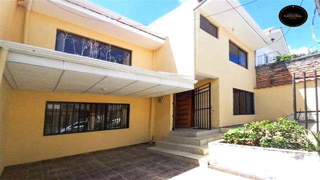 Villa Casa de Venta en Cuenca Ecuador sector Monay Shopping - Av. Los Andes - Av. Gonzalez Suarez