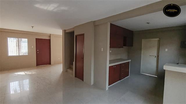 Villa Casa de Venta en Cuenca Ecuador sector Metropolis 2