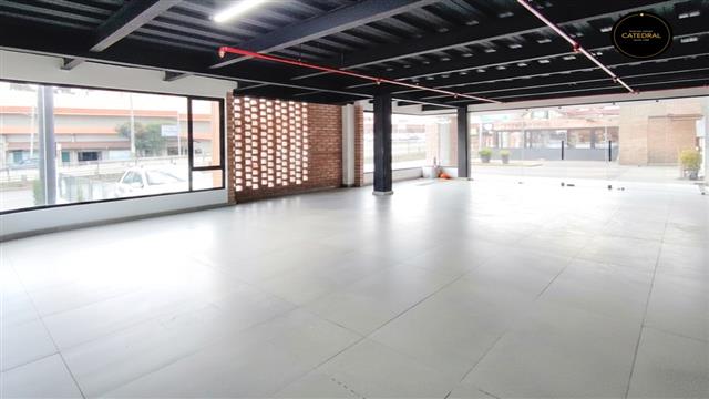 Local Comercial Oficina Edificio de Alquiler en Cuenca Ecuador sector Av. de las Américas