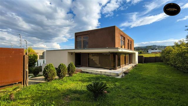 Villa/Casa/Edificio de Alquiler en Cuenca Ecuador sector Challuabamba