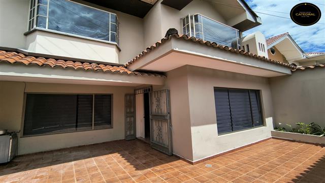 Villa Casa de Venta en Cuenca Ecuador sector Gonzalez Suarez - Altiplano - Totoracocha